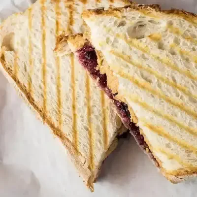 Grilled-PBJ-qmmnmslckscu95jjk0bub5nskk4neeryh2wrncewf4-1